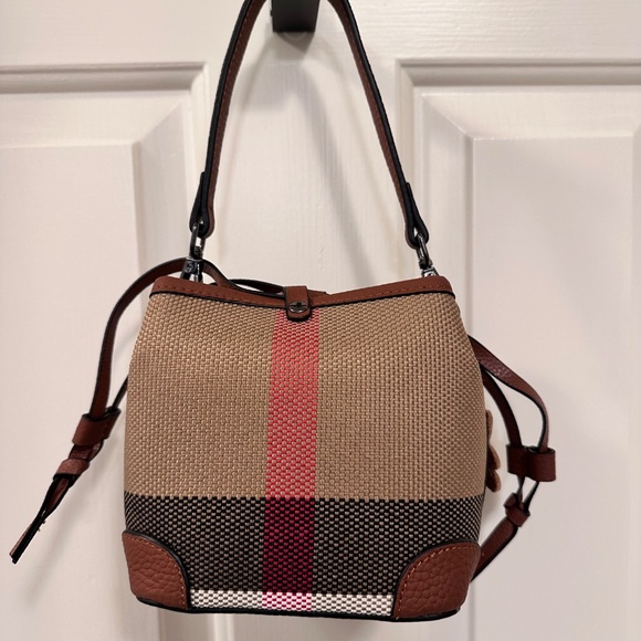 *BNWOT* Small Canvas Crossbody tote with genuine leather trim - Picture 2 of 8